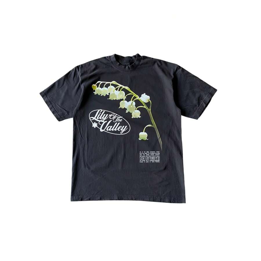 Camiseta vintage grunge para mujer con estampado de lirios del valle, manga corta, tejido de punto, largo regular, ligeramente elástica. - Negro - Ver 1
