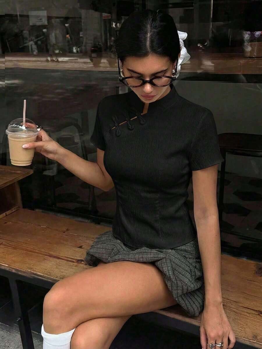 Blusa de cuello Mao de manga corta con cintura ceñida, estilo chino nuevo en color albaricoque, nuevo diseño de primavera/verano para mujer - Negro - Ver 1