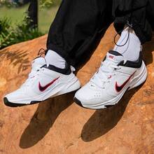 Giày chạy bộ Nike Defy All Day bằng da, nhẹ và thoải mái, kiểu dáng cổ thấp, thích hợp cho việc đi lại trong thành phố, dành cho cả nam và nữ, màu trắng, đen và đỏ. - Trắng đen đỏ - Xem 4