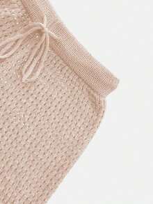 Top de manga corta con escote en V de unicolor y recortes, shorts semitransparentes con cordón y recortes, conjunto de punto para vacaciones - Caqui - Ver 5
