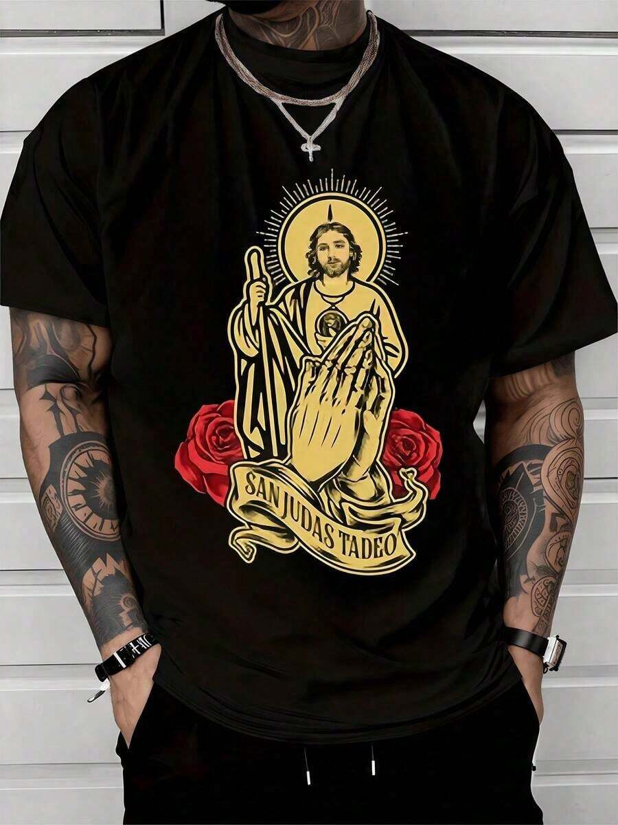Figura de Tadeo con halo dorado manos en oración y rosas rojas símbolo de fe esperanza y protección camiseta de hombre 100% algodón 220g - Negro - Ver 1
