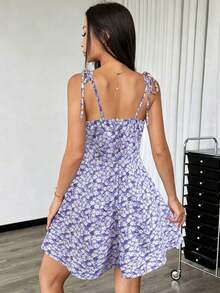 Vestido mini con tirantes de espagueti y estampado floral ditsy con lazo - Morado - Ver 2