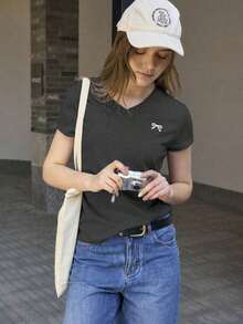 Camiseta de manga corta con cuello en V y decoración de lazo, de estilo minimalista y casual para uso diario y trayectos, para verano - Gris Oscuro - Ver 7