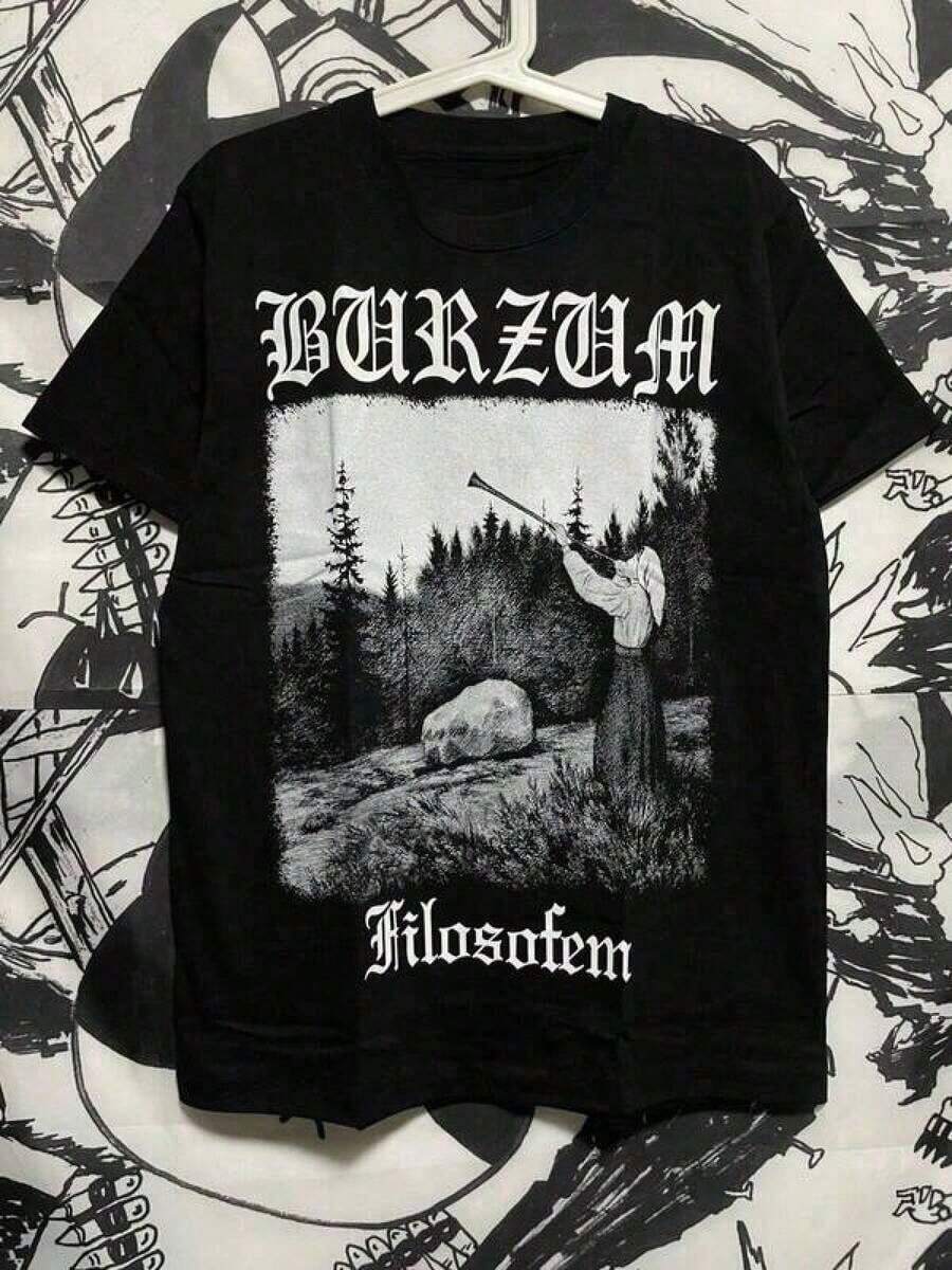 Vintage Nueva camiseta de algodón 2026 de la banda Burzum, importada, de metal europeo y americano, camisetas de algodón para hombres y mujeres, camisetas de manga corta estampadas para primavera y verano, regalos de San Valentín, ropa de niña, San Valentín, cosaña, playera de hombre, ropa de hombre, camisas de hombre, playeras de niño, ropa de niño, regalos de San Valentín para niño. Moda 100% Algodón - Negro - Ver 1