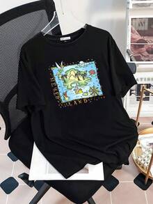 Isla mágica con hadas volando sobre el mar y un mapa encantado que simboliza la aventura y la libertad en cada viaje camiseta de mujer  cómoda y suave para uso diario casual - Negro - Ver 3