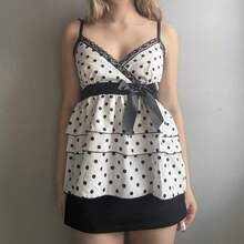 Conjunto para mujer de top tirantes con borde de encaje de lunares y falda mini negra, cuello en V escalonado con lazo, conjunto de verano estilizante ideal para citas y fiestas. - Blanco - Ver 2