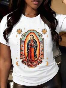 Under The RadarCamiseta de la Virgen de Guadalupe para Mujer, Estampado Religioso Católico de María, Diseño Icónico Mexicano, Camiseta Blanca para Devotas y Celebraciones Culturales-Vintage Street Style Unisex Loose Cotton Short Sleeve Crew Neck T-Shirt - Blanco - Ver 1