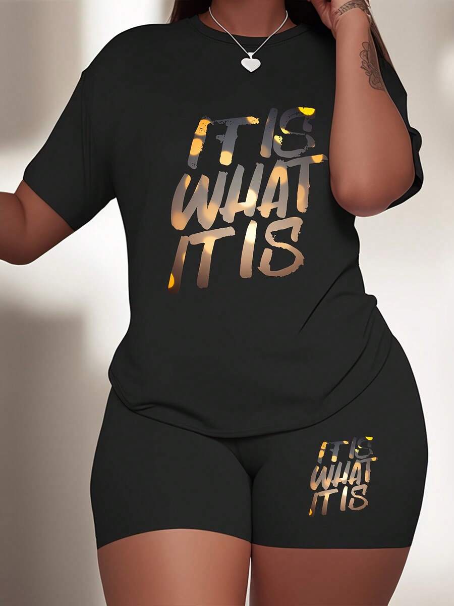 "It Is What It Is" Pinkish T-Shirt & Shorts Plus Size Sporty Set, Casual Lounge Wear, Summer Outfit, Women'S Comfort Fit, Streetwear Fashion, - 短褲 - 查看 1