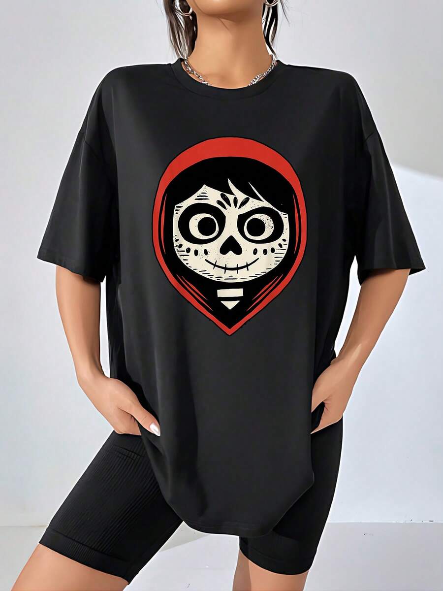 Skull Face With Red Hood Symbolizing Inner Strength And Courage In The Face Of Darkness, Showcasing A Mysterious And Attractive Art Style. Comfortable Casual Women's T-Shirt For Everyday Wear - 黑色 - 查看 1
