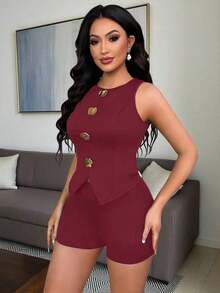 Conjunto de oficina casual elegante para mujer, camiseta sin mangas ajustada y sexy con decoración de botones metálicos y shorts, traje casual de 2 piezas - Burdeos - Ver 3