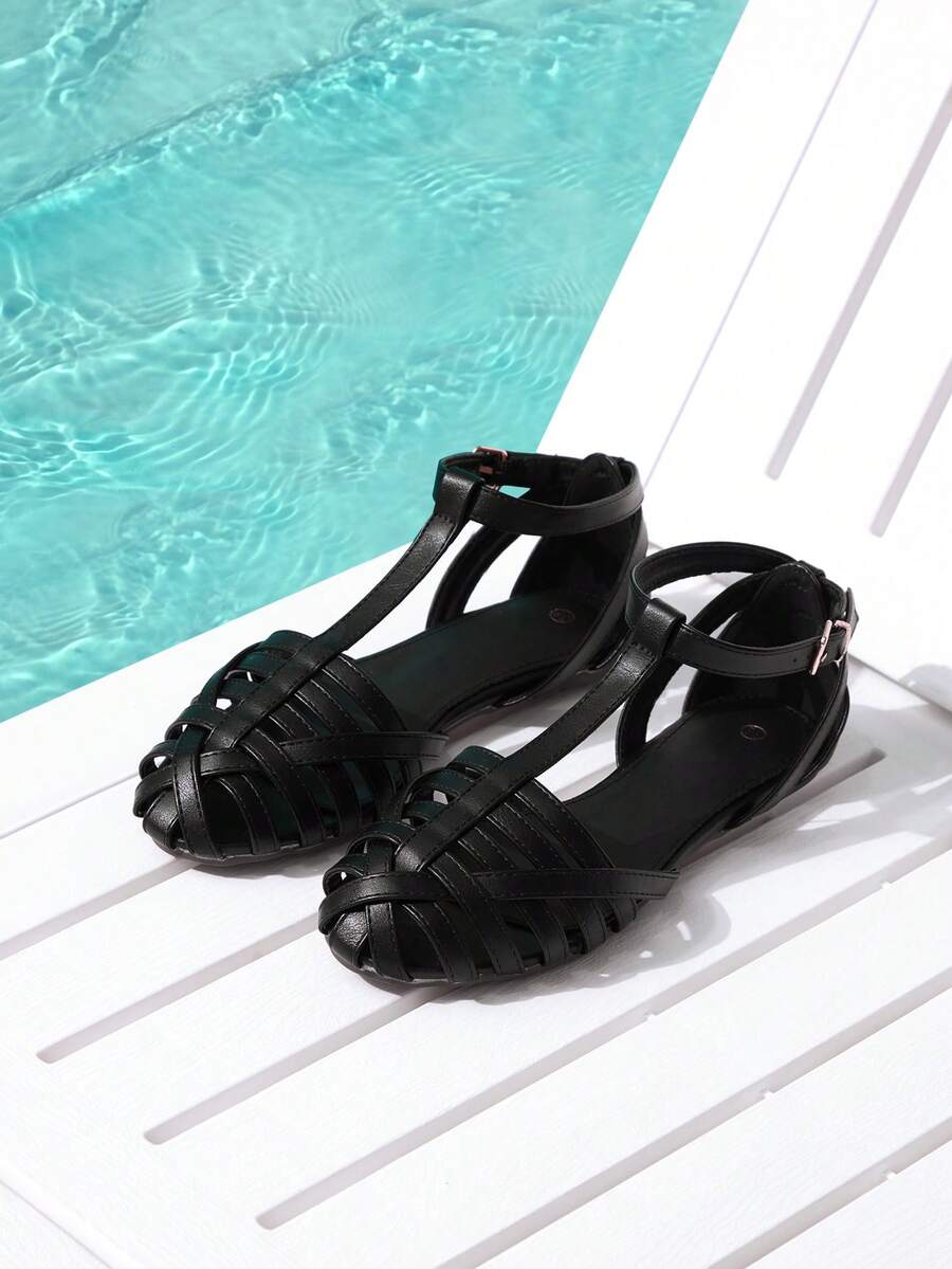 Trivaya Sandalias planas de mujer de piel sintética negra, diseño trenzado hueco estilo romano con tira en el tobillo, transpirables y antideslizantes, cómodas para usar en primavera y verano - Negro - Ver 1