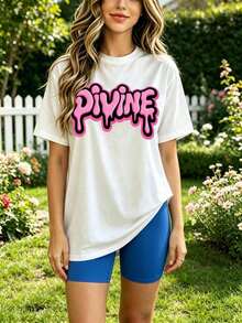 Soft 100% Cotton T-Shirt. Loose-Fitting White T-Shirt With A Pink "Divine" Graphic Print, Perfect For Casual Wear And Outdoor Activities. Breathable Cotton T-Shirt That Goes With Everything. - 白色 - 查看 3