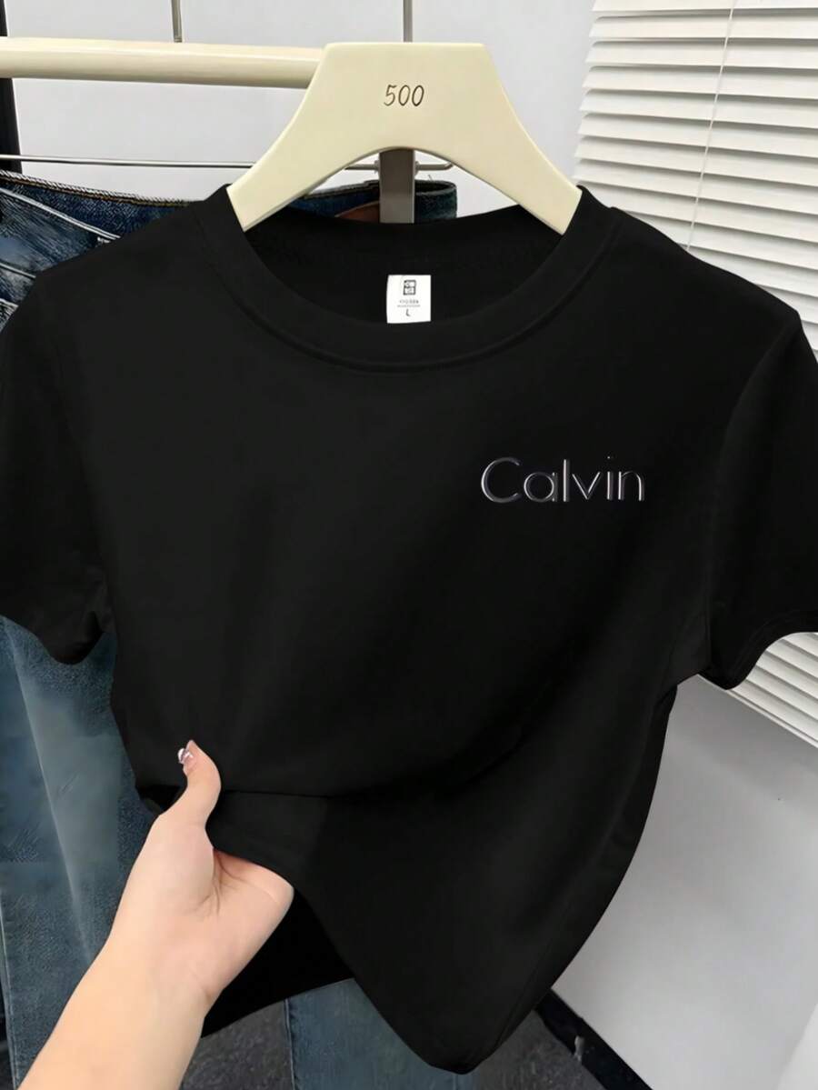 Woman002 Camiseta Casual de Manga Corta para Mujer - Estampado Gráfico de Cerezas y Letras Audaces, Diseño Negro y Rojo, Cuello Redondo de Elasticidad Media, Lavable a Máquina para Primavera, Verano y Otoño, Uso Diario, Camiseta de Ajuste Cómodo - Negro - Ver 1