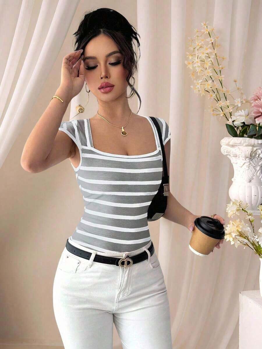 Camiseta de punto de rayas ajustada, estilo minimalista francés, top casual de manga corta, ideal para fiestas, primavera/verano - Gris - Ver 1