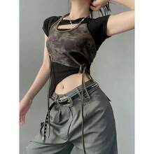 Conjunto de dos piezas de verano para mujer: camiseta retro estilo "Spicy Girl" con estampado de camuflaje, cuello de malla y tirantes colgantes, corte ajustado y corto, estilo casual y a la moda. - Conjunto de dos piezas a color de la imagen - Ver 2