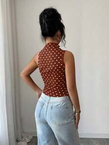 Blusa ajustada con dobladillo asimétrico y lunares rojos, top elegante para fiestas de Navidad y Año Nuevo, verano - Café integral - Ver 2