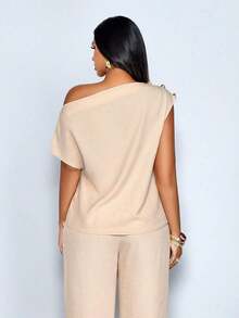 Blusa elegante de un solo hombro con botones metálicos, sin mangas, de unicolor, para uso en la oficina, citas, eventos y uso diario modesto - Albaricoque - Ver 2