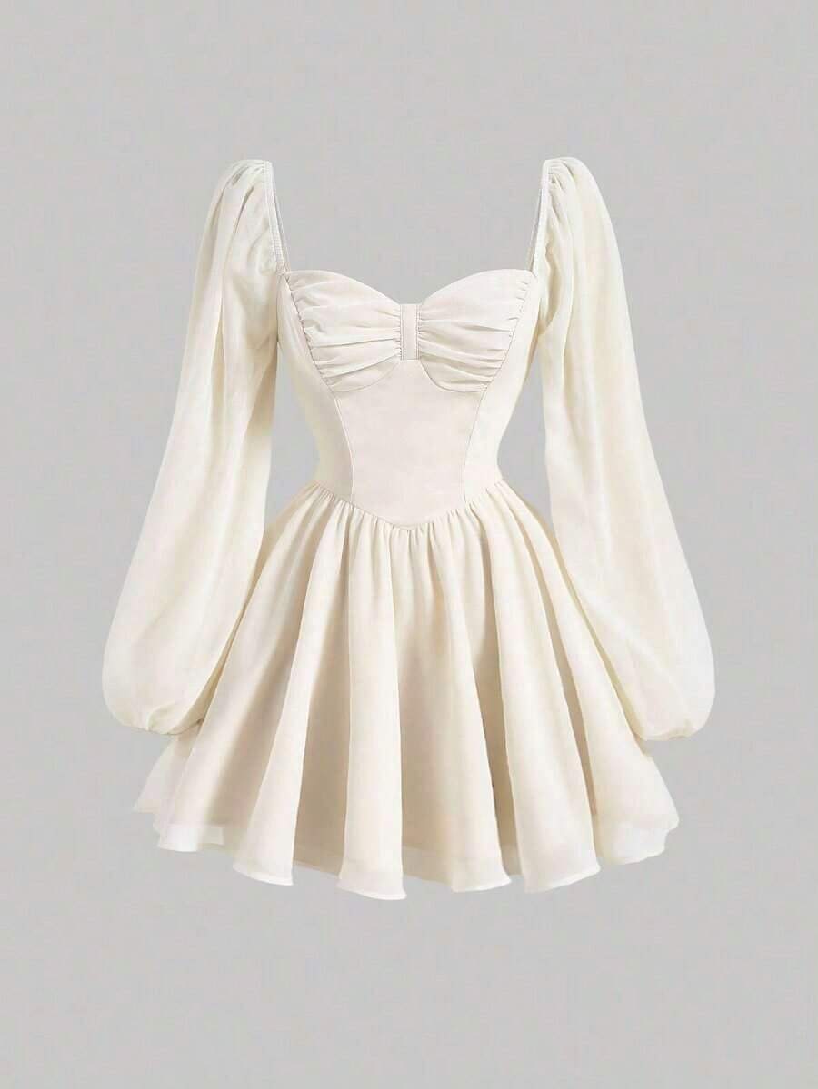Vestido corto de manga larga con cuello de corazón, manga farol y busto fruncido en blanco - Blanco - Ver 1