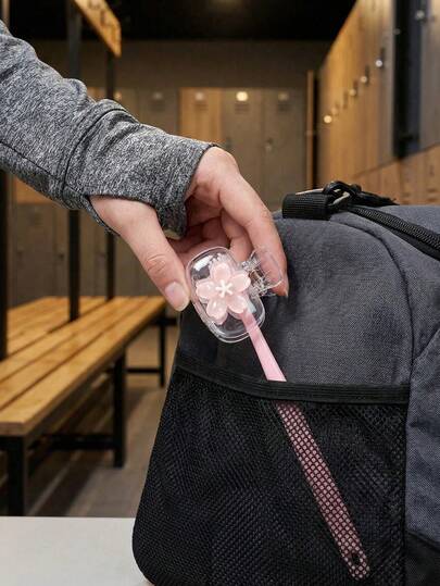 Estuche portátil para cepillo de dientes con diseño de flor de cerezo, caja de almacenamiento de cepillo de dientes transparente para viajes, clip de protección para cabezal de cepillo de dientes, clip de almacenamiento de cepillo de dientes, cubierta protectora de cepillo de dientes, diseño portátil para un transporte fácil, cubierta antipolvo, regalo para amantes, amigos, familiares, maestros, entusiastas de los viajes, imprescindible para el hogar, dormitorio, vacaciones. Un regalo de cumpleaños, regalo de regreso a la escuela, accesorio de boda, regalo del Día de la Madre, regalo de Pascua adecuado y un artículo imprescindible para la primavera y el verano