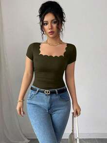 Camiseta de mujer de manga corta con cuello cuadrado, con plisados laterales y borde ondulado versátil y negro, nueva para verano - Verde militar - Ver 3
