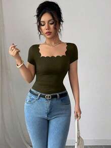 Camiseta de mujer de manga corta con cuello cuadrado, con plisados laterales y borde ondulado versátil y negro, nueva para verano - Verde militar - Ver 6