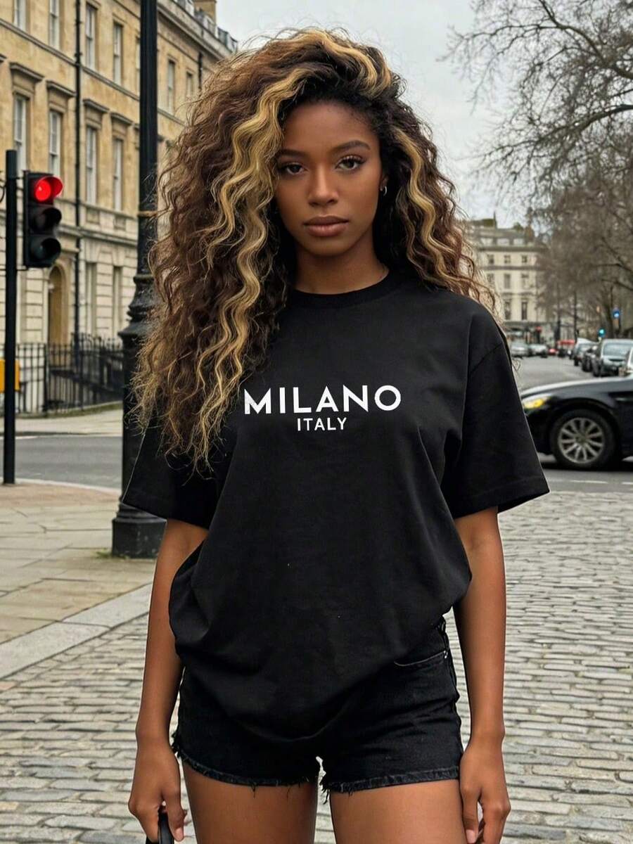 Women's Clothing, Soft And Casual Cotton Summer T-Shirt With Round Neck, Printed With The Letter Of The City Of MILAN, ITALY. Black. - 黑色 - 查看 1