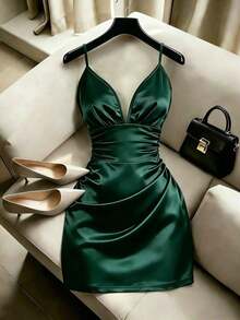 Vestido elegante de mujer de satén liso, de lujo, con tirantes finos, fruncido y escote bajo en la cintura - Verde Oscuro - Ver 1