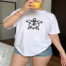 Women's White Cotton Short Sleeve Round Neck Casual T-Shirt with Turtle and Hibiscus Print in Regular Length - Blanco - Ver 1