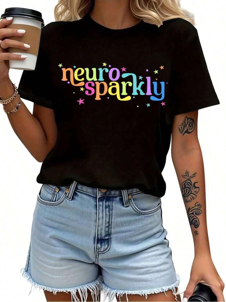 Camiseta de estilo vintage para mujeres de talla grande, con diseño de concientización sobre neurodiversidad y TDAH, con letras brillantes de colores neón y patrones de estrellas/corazones, de cuello redondo y manga corta, ideal para usar en exteriores en verano. - Negro - Ver 1