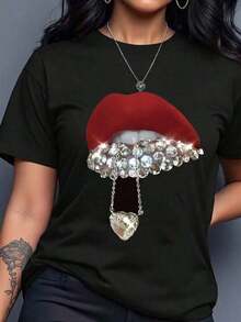 Mujer Camiseta de manga corta con estampado térmico de labios rojos con colgante de diamantes, diseño de labios brillantes con corazón, estilo único casual - Negro - Ver 7