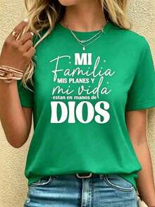 Christian Faith T-Shirt In Spanish: "My Family And My Life Are In God's Hands," Fitted White T-Shirt With Religious Inspirational Phrase, Casual Short Sleeve Blouse, Pretty 100% Cotton - 綠色的 - 查看 1