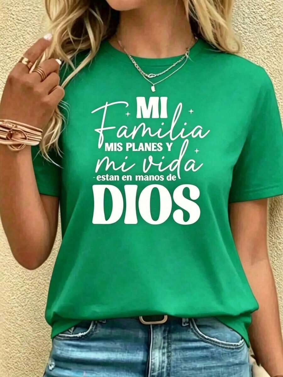 Christian Faith T-Shirt In Spanish: "My Family And My Life Are In God's Hands," Fitted White T-Shirt With Religious Inspirational Phrase, Casual Short Sleeve Blouse, Pretty 100% Cotton - 綠色的 - 查看 1