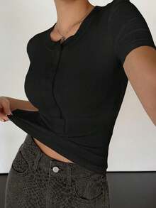 Camiseta básica de manga corta con cuello redondo y media abertura, con diseño ajustado y sexy, de estilo urbano para el verano, para mujer - Negro - Ver 3