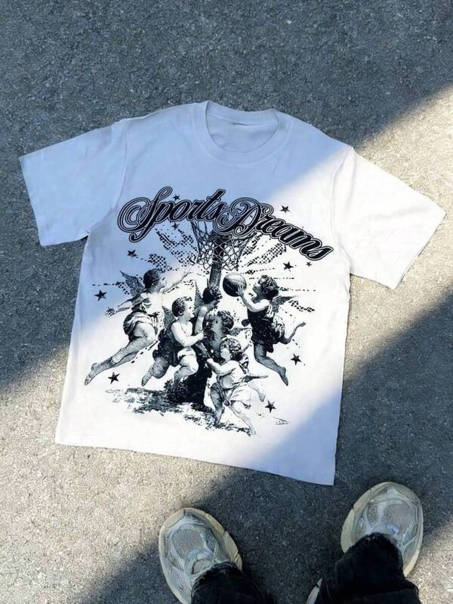 Camisetas para hombres, camisetas retro con estampado de ángel deportivo en estilo holgado, camisetas de manga corta con estampado digital retro de moda, camisetas de manga corta casuales y versátiles para hombres jóvenes, nuevas camisetas para primavera/verano 2026, regalos para novios, regalos para vacaciones. - Negro - Ver 1
