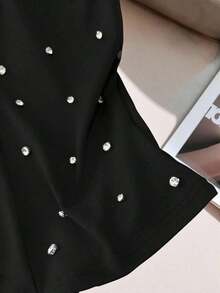 Petite Camiseta ajustada de mujer con escote en V, cuello halter y espalda descubierta, con detalles de pedrería en unicolor, para uso diario y fiestas - Negro - Ver 3