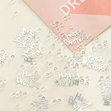 15g Confettis d'argent "Joyeux anniversaire", mélangés avec des strass transparents, décoration de gâteau et de fête, avec des lettres argentées brillantes "Joyeux anniversaire" et des strass étincelants, convient à diverses scènes de fête d'anniversaire. Fabriqué en matériau argent brillant, uniformément brillant et indélébile, bords soigneusement découpés, rigide et durable, peut être directement éparpillé sur les tables. - Voir 10