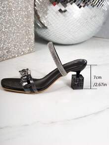 2026 Nuevas sandalias deslizantes con tacón cuadrado y adornos de diamante de imitación, zapatos de verano versátiles y de moda para mujeres - Negro - View 5