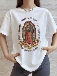 Sacred Figure Surrounded By Warm Tones And Flowers Symbolizing Devotion, Hope, And Mexican Tradition, Representing Protection And Eternal Love. Comfortable And Modern White Women's T-Shirt, Ideal For Everyday Wear. - 彩色 - 查看 8