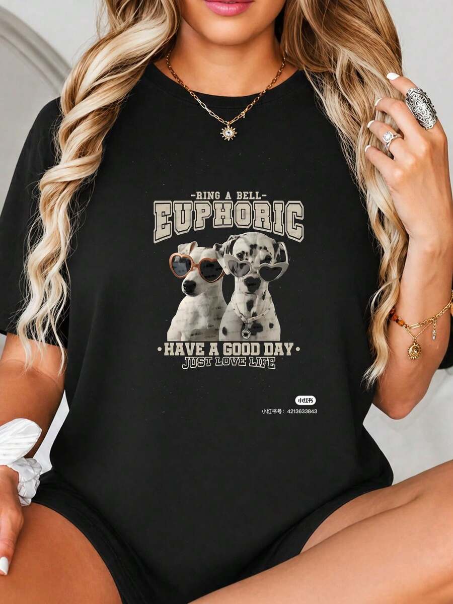 Graphic Print Design Featuring Two Dogs Wearing Heart-Shaped Sunglasses, Euphoric Text Art, Grunge Textured Effect, Positive Mood Theme, Retro Aesthetic For Hom.Jpg. Personalized Gifts: Women's T-Shirts With Modern, Hippie, Casual, And Minimalist Styles. Unique Personalized Men's Clothing, Capsule Wardrobes, Men's Basic/Urban Wear. Ideal Gifts For Boyfriends, Family, And Friends, Suitable For Birthdays, Holidays, School/Competitions, Sports/Climbing, Etc., Also Suitable For Fall Fashion And Urban Activities. Black Summer. - 黑色 - 查看 1