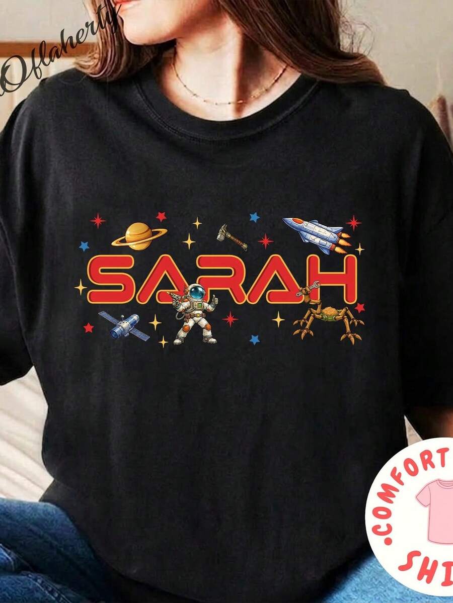 Custom Ave Maria Project T-Shirt, A T-Shirt For Fans Of Science Fiction And Space Novels, A Fun Graphic Tee For Book Lovers And Nerds. Unisex T-Shirt Made Of 220g Pure Cotton, The Ideal Weight For All Seasons, Suitable For Both Men And Women. Durable, High-Quality Fabric, Soft To The Touch And Long-Lasting. Breathable Top. Suitable For Women In Spring And Summer, Holidays, Mother's Day, And Independence Day. - 黑色 - 查看 1