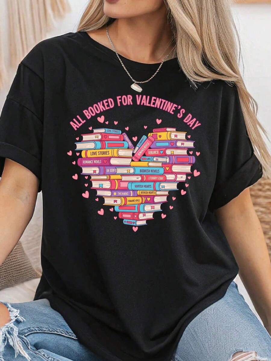 Camiseta para amantes de los libros para el Día de San Valentín, camiseta con pila de libros en forma de corazón. Camiseta unisex de algodón puro de 220 g. Peso ideal para todas las estaciones, apta tanto para hombres como para mujeres. Tejido duradero de alta calidad, suave al tacto y de larga duración. Parte superior transpirable. Adecuada para mujeres en primavera y verano, vacaciones, Día de la Madre, Día de la Independencia. - Negro - Ver 1