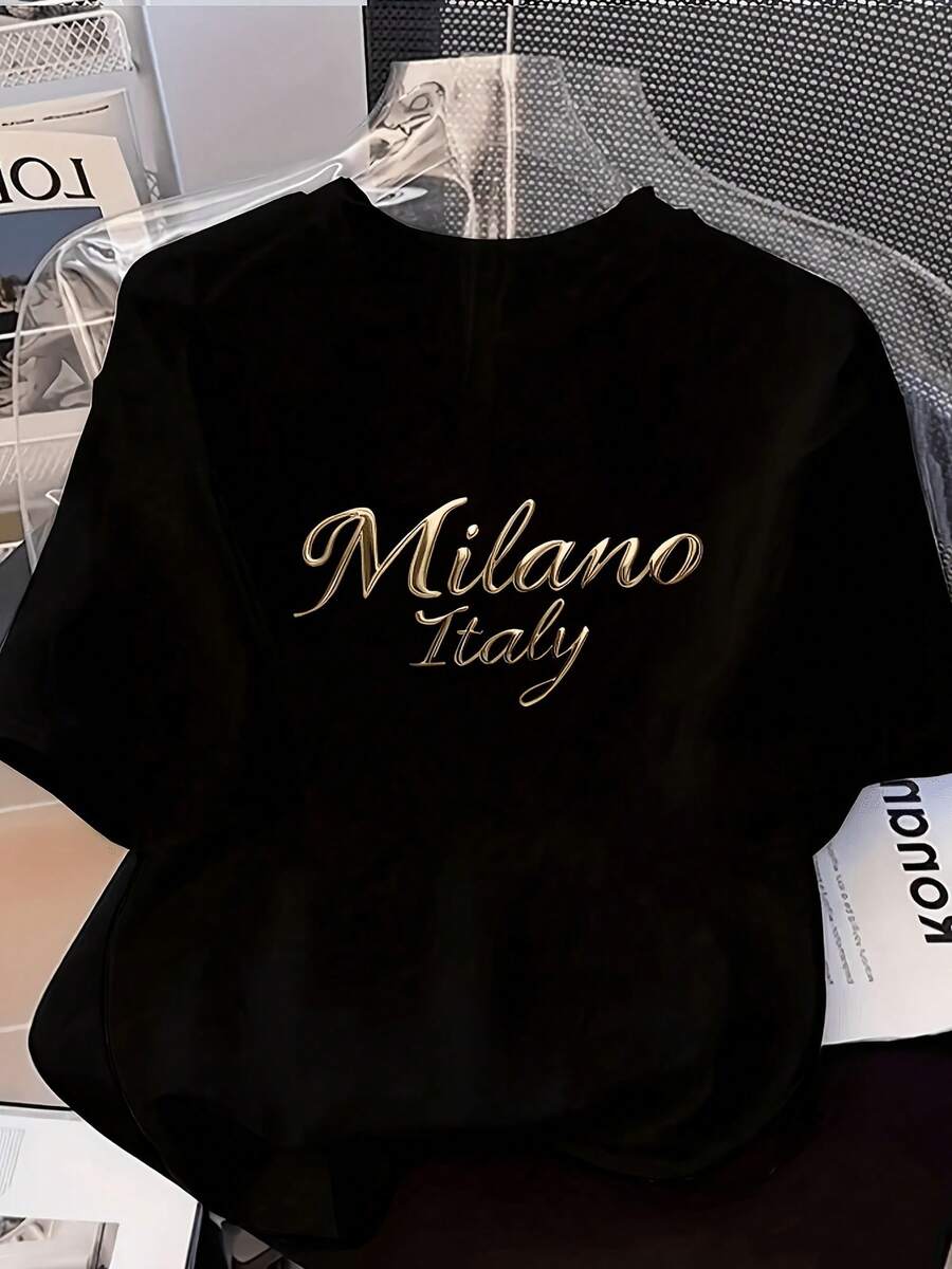 Camiseta elegante Milano oro moda urbana casual estilo italiano impresión moderna adecuada para actividades diarias hombres y mujeres disponibles en varios tamaños y colores ropa de moda  actuales - Negro - Ver 1