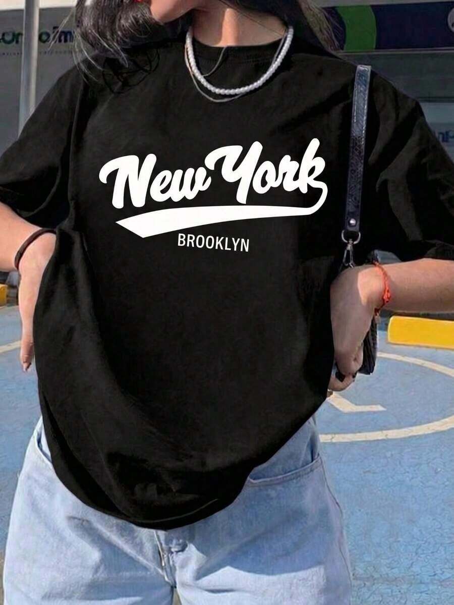 Soft 100% Cotton T-Shirt. Women's Casual Black Short-Sleeved Crew Neck T-Shirt With A New York And Brooklyn Graphic Print. Regular Length. Breathable Cotton T-Shirt, Goes With Everything. - 黑色 - 查看 1