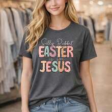 Women's Plus Size Easter Graphic Print Cotton T-Shirt With "Silly Rabbit Easter Is For Jesus" Print, Loose Fit, Short Sleeve, Sizes M-5XL, Casual T-Shirt For Holidays And Christian Occasions, Soft And Comfortable Cotton Fabric, Outfit For Easter Sunday At Church. - 深灰色 - 查看 12