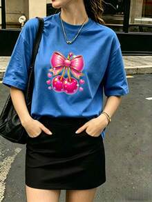 Camiseta multicolor de manga corta y cuello redondo para mujer - Estampado de lazos y cerezas estilo "Sweet & Cool" - Prenda versátil para el verano Camiseta básica de puro algodón - Motivo de lazos y cerezas estilo "Sweet & Cool" - Camiseta casual, moderna y para el día a día Camiseta de corte holgado - Adorable estampado de lazos y cerezas - Prenda ideal para salidas veraniegas - Azul - Ver 9