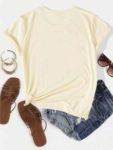 [National Shipping] Women's Lion King And Lioness Crown Design T-Shirt - Beige With Pink And Gold Lettering, Short Sleeve, Round Neck, Casual Spring And Summer Style, Christian Faith Clothing With Text (Lion Of Judah And Joshua Design), Machine Washable, Opaque Fabric, Loose Fit, Lion Crown Print, Modern And Comfortable For Women, Breathable Material, Soft Fabric, Loose And Comfortable Blouse For Summer. Women's Tops T-Shirts - 風格 - 查看 7