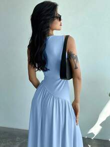Vestido largo, sin mangas, sencillo y de uso diario para mujer con cintura fruncida y en un solo color - Celeste - Ver 2