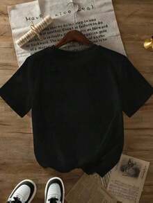 Cómoda Camiseta Casual para Mujer con Estampado de Girasol y Mariposa, Cuello Redondo, Manga Corta, Negra, de Algodón - Negro - Ver 3