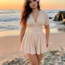 MOD Plus Size Summer Apricot Textured Chiffon Romper For Women, Elegant Casual Vacation Outfit With V Neck Lace Trim, Short Sleeves, Fitted Waist, Flowy Wide Leg Shorts, Lightweight Breathable Fabric, Ideal Beach Outfit For Women, Beach Outfits, Holiday Outfits For Women, Summer Outfits For Women, Daytime Party Look, Vacation Dresses Style. - Albaricoque - Ver 1