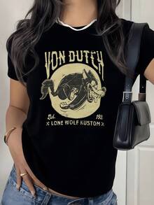 Símbolo de fuerza y rebeldía con un lobo solitario sobre una luna completa que refleja independencia espíritu libre y energía salvaje camiseta de mujer casual moderna para uso diario - Negro - Ver 1